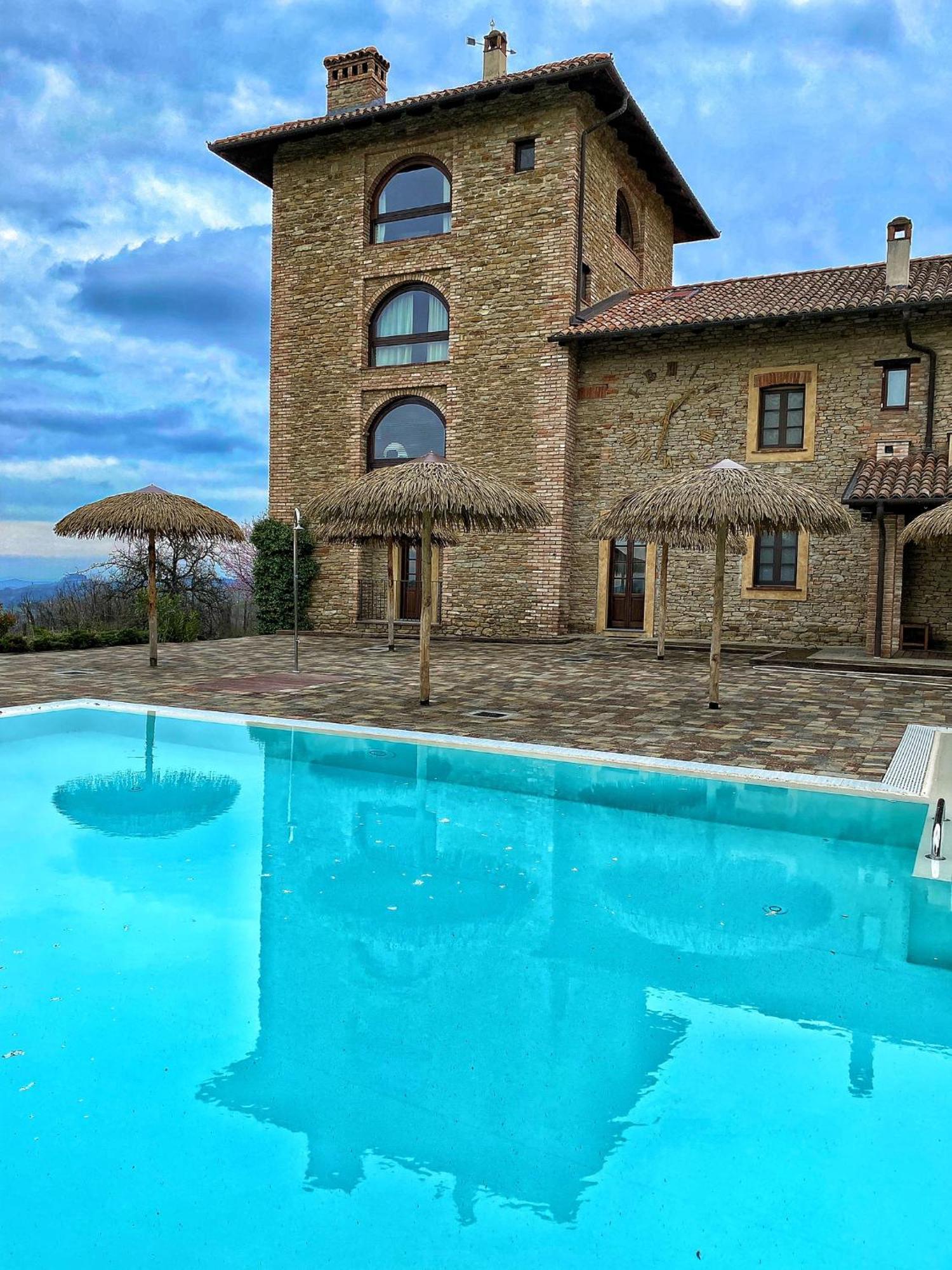 I Tre Poggi Dimora Di Charme Villa Canelli Bagian luar foto