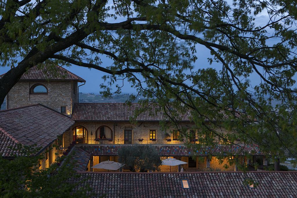 I Tre Poggi Dimora Di Charme Villa Canelli Bagian luar foto